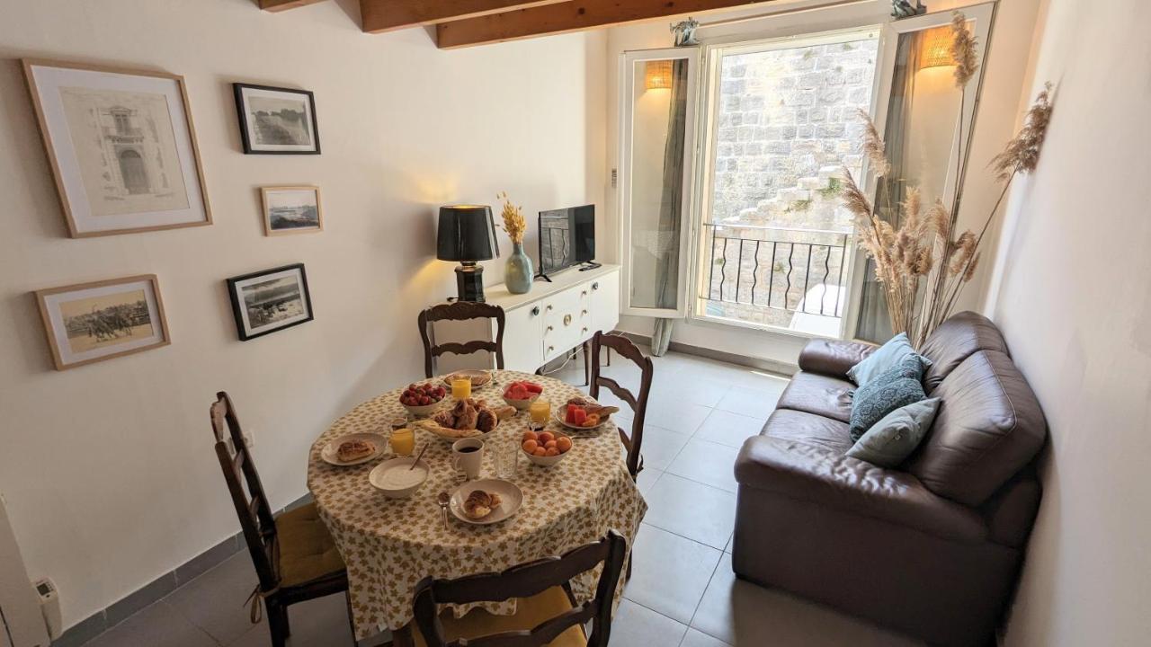 Maison De Village Avec Garage 艾格-莫尔特 外观 照片